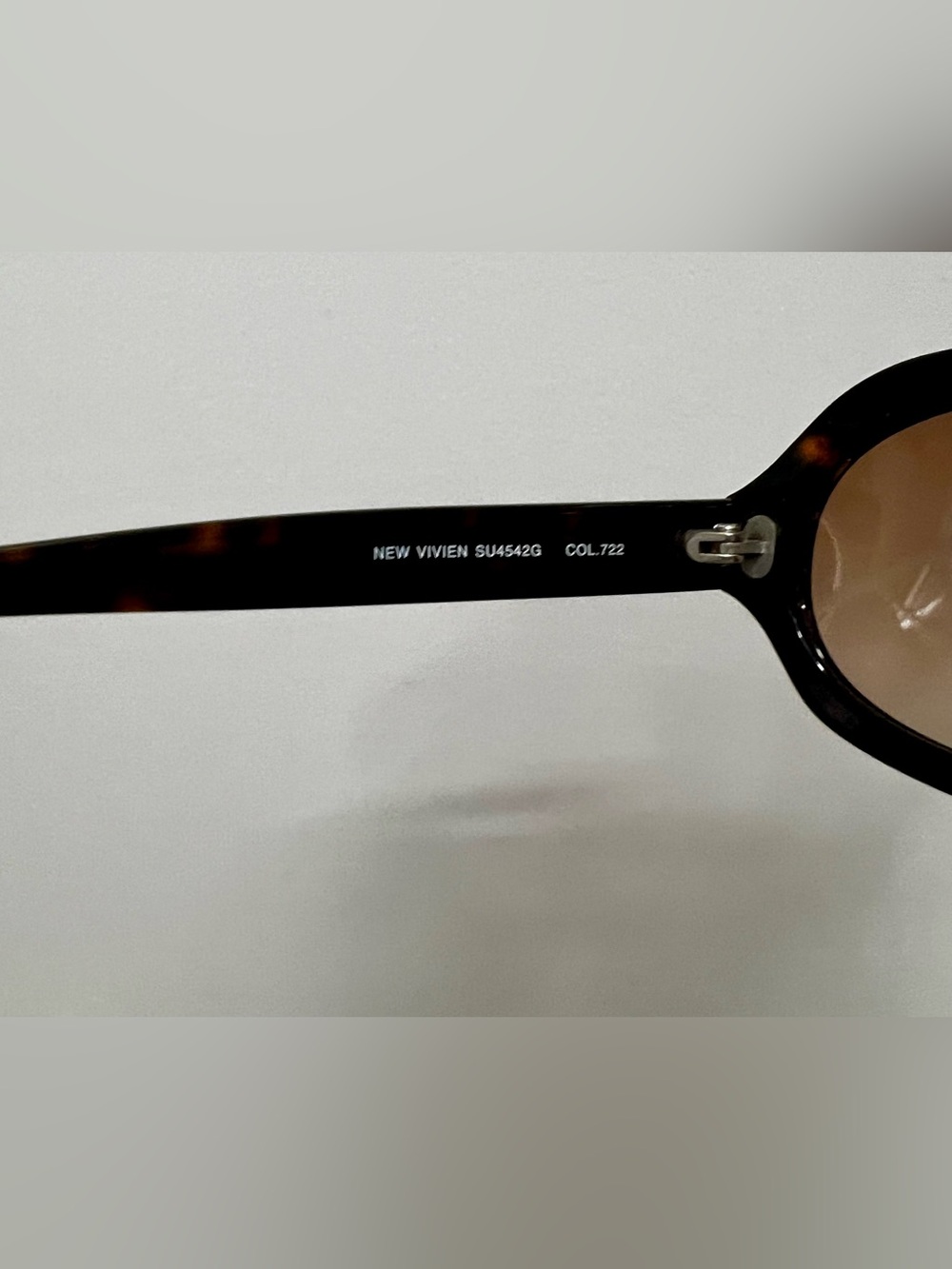 Pre-Loved | FURLA New Vivien Oval Tortoise Sunglasses Brown Gradient Y2K w/ Case - Picture 6 of 14